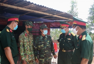 Bộ CHQS tỉnh: Kiểm tra công tác sẵn sàng chiến đấu và phòng, chống dịch trên địa bàn huyện Tân Biên