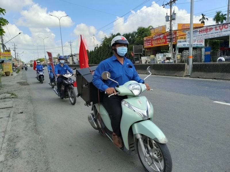 Đoàn viên thanh niên thị xã Trảng Bàng tuyên truyền lưu động phòng, chống dịch Covid-19