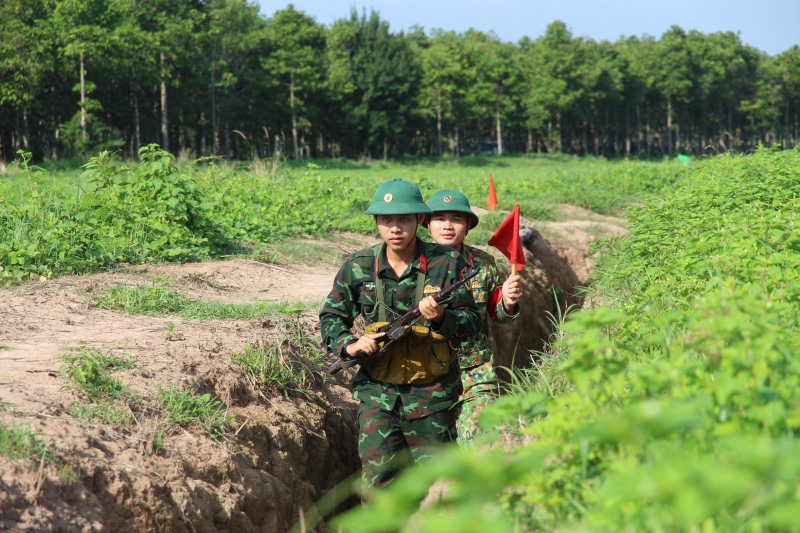 Các chiến sĩ mới tự tin bước vào kiểm tra “3 tiếng nổ”