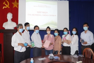 CDC Tây Ninh tiếp nhận vật tư ủng hộ phòng, chống dịch