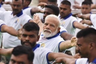 Thủ tướng Ấn Độ ca ngợi yoga là 'khiên chống COVID-19'
