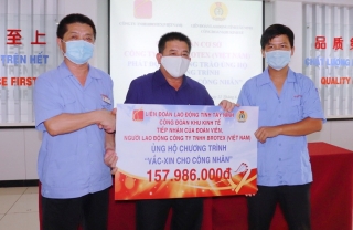 LĐLĐ tỉnh Tây Ninh: Tiếp nhận kinh phí ủng hộ Chương trình “Vaccine cho công nhân”