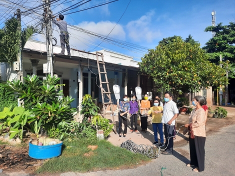 Hội Liên hiệp Phụ nữ phường Long Thành Bắc: Ra quân thực hiện công trình thắp sáng đường đô thị