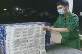 Đồn Biên phòng CKQT Xa Mát bắt giữ 1.500 gói thuốc lá ngoại