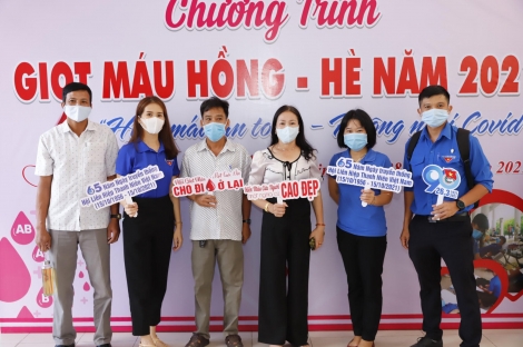 Hơn 300 đoàn viên, thanh niên tham gia hiến máu tình nguyện