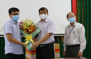 Ngành Y tế Tây Ninh tiếp nhận sinh phẩm do doanh nghiêp hỗ trợ