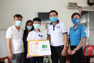 Hội đồng Đội huyện Châu Thành: Trao tặng bằng khen giải thưởng Kim Đồng