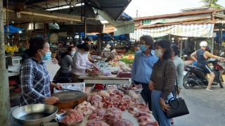 Thành phố Tây Ninh: Kiểm tra việc niêm yết giá thực phẩm, hàng hóa tại các chợ