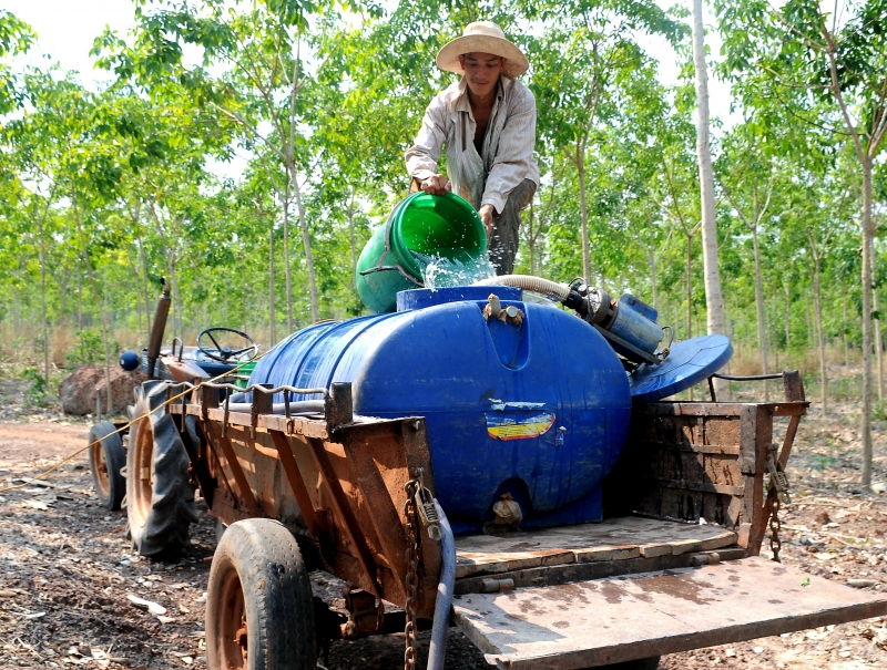 Phí tài nguyên môi trường và phí quyền sử dụng đất, tài sản gắn liền với đất: Đã có quy định cụ thể