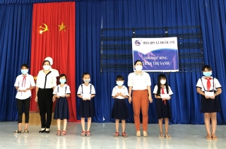 Hội LHPN xã Phước Chỉ: Trao học bổng Trần Thị Sanh