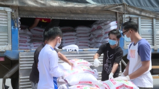 Công ty TNHH Tân Ngọc Lực hỗ trợ huyện Dương Minh Châu 5 tấn gạo