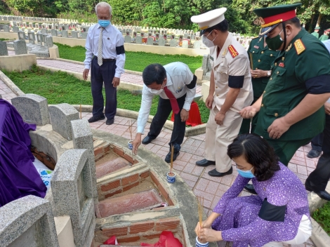 Huyện Tân Biên tổ chức lễ truy điệu và an táng 5 hài cốt liệt sỹ tại nghĩa trang Tân Biên (Đồi 82)