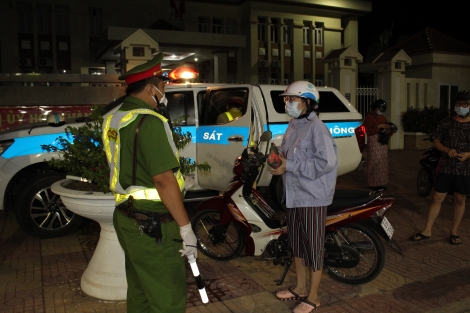 Công an thị xã Hòa Thành và thành phố Tây Ninh: Xử lý nghiêm các trường hợp ra đường không cần thiết