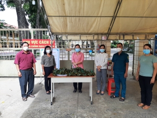 Hội LHPN thị xã Trảng Bàng: Tặng bánh cho lực lượng làm nhiệm vụ phòng, chống dịch
