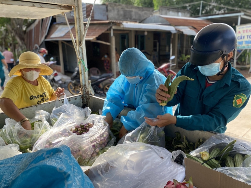 Hội LHPN xã Bàu Đồn: Tặng 270 phần quà cho công nhân, lao động khó khăn ở các khu nhà trọ