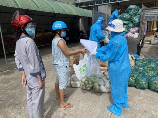 Công ty CP Doanh nhân Tây Ninh: Bán hàng lưu động bình ổn giá hỗ trợ người dân trong khu vực cách ly, phong tỏa