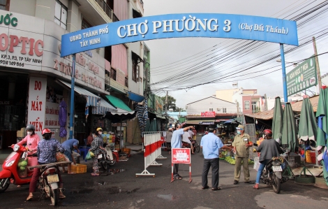 Kiểm soát lối ra vào chợ, bảo đảm phòng chống dịch