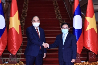 Chủ tịch nước Nguyễn Xuân Phúc hội kiến Thủ tướng Chính phủ Lào