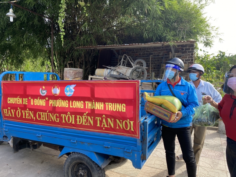 Đoàn viên, thanh niên phường Long Thành Trung thực hiện "Chuyến xe 0 đồng"