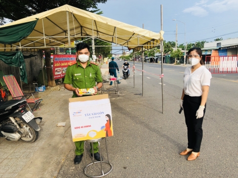 Phường Hiệp Tân: Tiếp nhận quà hỗ trợ công tác phòng, chống dịch