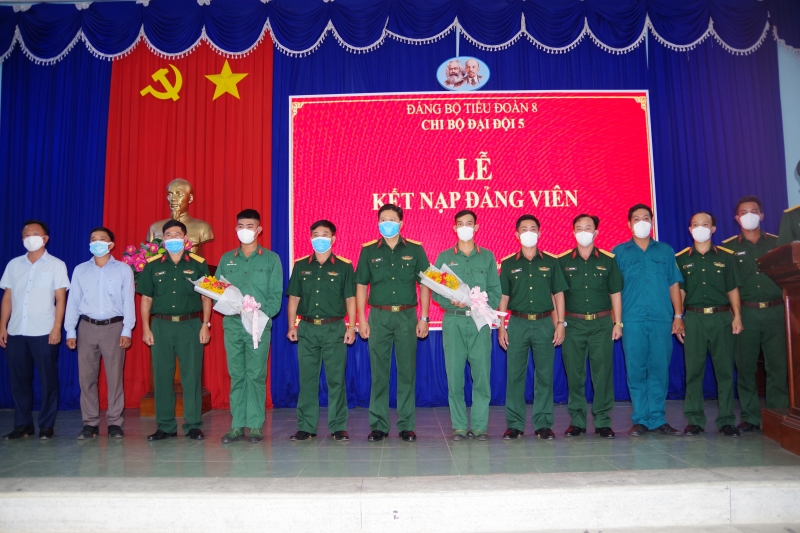 Sư đoàn 5: 3 quần chúng ưu tú được kết nạp Đảng tại “Mặt trận” phòng, chống dịch Covid-19