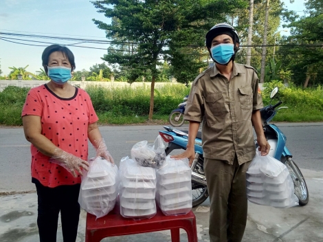 Tấm lòng của một người dân dành cho lực lượng phòng, chống dịch