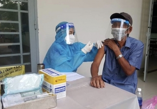 Huyện Gò Dầu tiêm vaccine phòng Covid-19 vượt kế hoạch