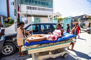 Hơn 1.200 người chết trong trận động đất thảm khốc ở Haiti