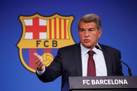 Barcelona nợ chồng nợ, 4 đội trưởng phải giảm lương