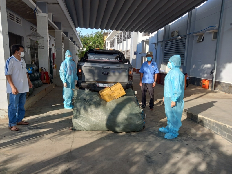 Hội LHPN huyện Tân Biên: Trao tặng  vật tư y tế  cho lực lượng tuyến đầu chống dịch