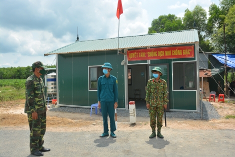 Sát cánh cùng nhân dân chống dịch