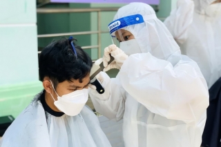 Xã Phước Ninh: Tổ chức hớt tóc miễn phí cho lực lượng tuyến đầu phòng, chống dịch