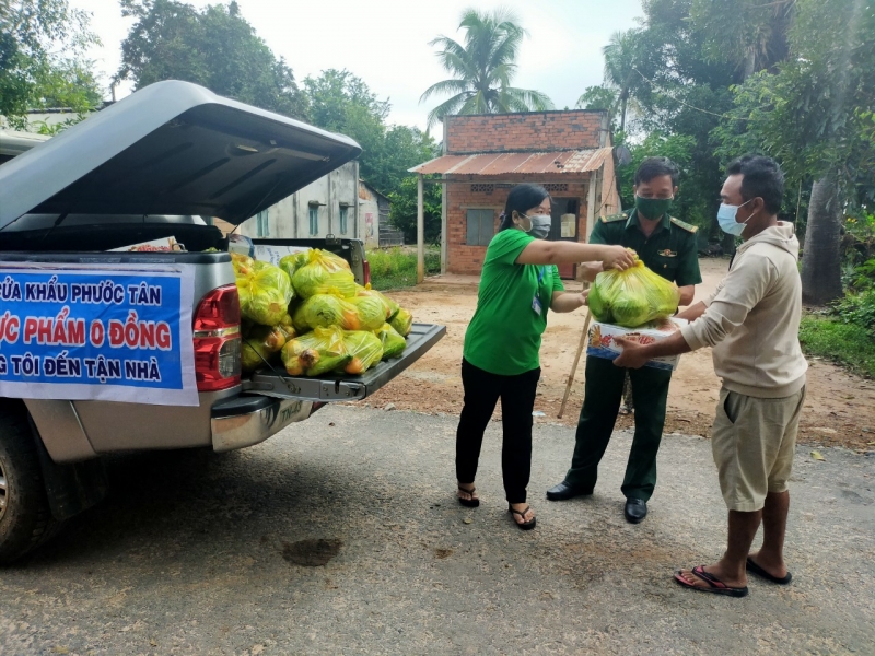 Chăm lo người dân gặp khó khăn do dịch bệnh Covid-19