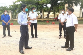 Viện Vệ sinh dịch tễ Tây Nguyên kiểm tra việc lấy mẫu xét nghiệm tại huyện Dương Minh Châu