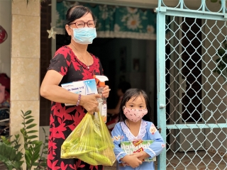Vietinbank chi nhánh Tây Ninh: Tặng quà cho bà con khu phong toả
