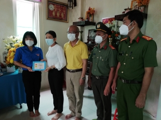Truy tặng Huy hiệu Tuổi trẻ dũng cảm cho Thiếu tá Lê Huỳnh Nhật Minh
