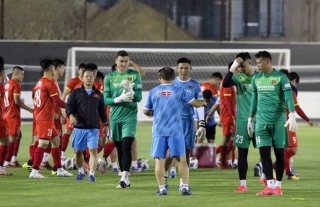 Thầy Park cùng các tuyển thủ "mổ băng" trước trận gặp đối thủ từng tham gia World Cup