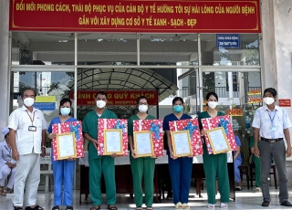 Chia tay Đoàn Y tế tỉnh Bắc Giang tham gia hỗ trợ, điều trị Covid-19 cho Tây Ninh
