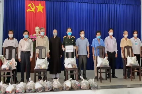 Ban Trị sự Giáo hội Phật giáo huyện Châu Thành chung tay chăm lo hộ dân gặp khó khăn bởi đại dịch Covid-19