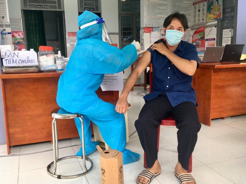 Tiếp tục tiêm hơn 20.000 liều vaccine cho người dân