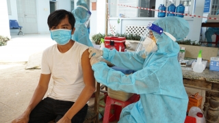 Xã Truông Mít: Tiêm Vaccine cho đối tượng ưu tiên