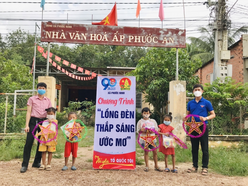 Xã đoàn Phước Ninh chăm lo Trung thu cho thiếu nhi