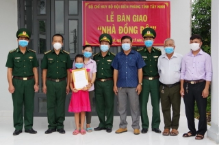 BĐBP Tây Ninh: Bàn giao nhà đồng đội cho quân nhân