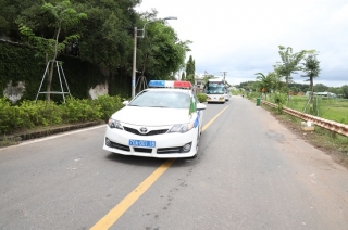 Cảnh sát giao thông Tây Ninh: Dẫn đường đưa đoàn người dân các tỉnh về quê