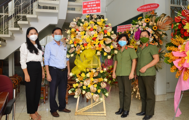 Nhiều đơn vị chúc mừng Báo Tây Ninh nhân kỷ 75 năm ngày thành lập