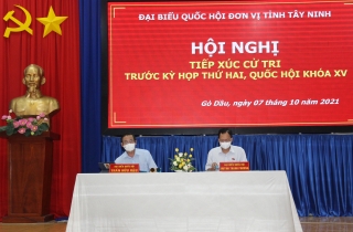 Đại biểu Quốc hội tiếp xúc cử tri huyện Gò Dầu.