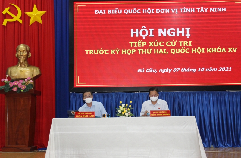 Đại biểu Quốc hội tiếp xúc cử tri huyện Gò Dầu.