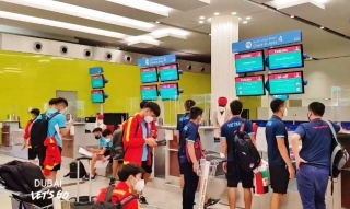 Điều chuyển 2 cầu thủ trẻ, đội tuyển Việt Nam rời UAE đi Oman