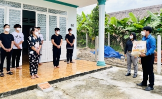 Thành đoàn Tây Ninh thăm động viên các tình nguyện viên trong công tác phòng, chống dịch Covid-19