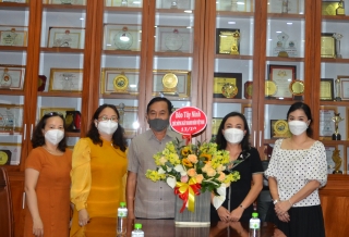 Báo Tây Ninh thăm, chúc mừng doanh nghiệp nhân ngày Doanh nhân Việt Nam